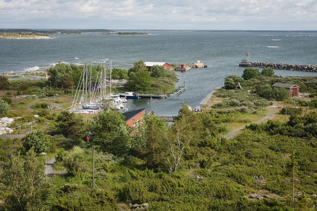 Отель Kylmaepihlaja Lighthouse Раума Экстерьер фото